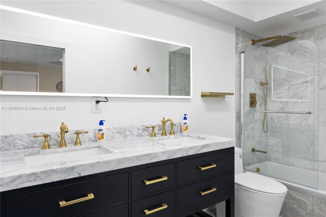 Building Photo - 418 SE 3rd Terrace