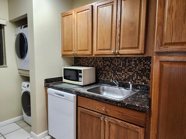 Building Photo - 545 Trace Cir