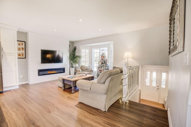 Primary Photo - 1153 Fernwood Ct