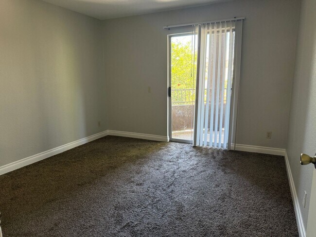 Building Photo - One-Bedroom Condo in Sage Canyon Community