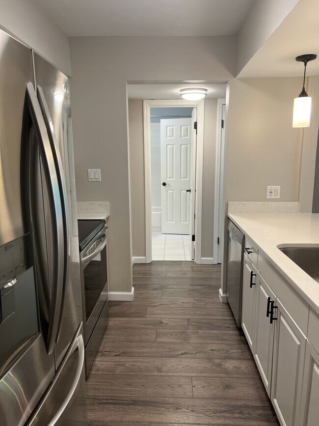 Building Photo - Remodeled Two Bedroom Tabby Walk Villa on First Floor