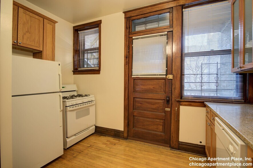 Building Photo - 1336 W Waveland Ave