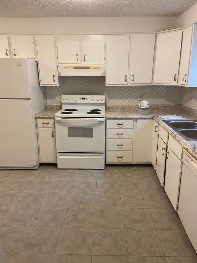 Building Photo - New For Rent in Center Point!