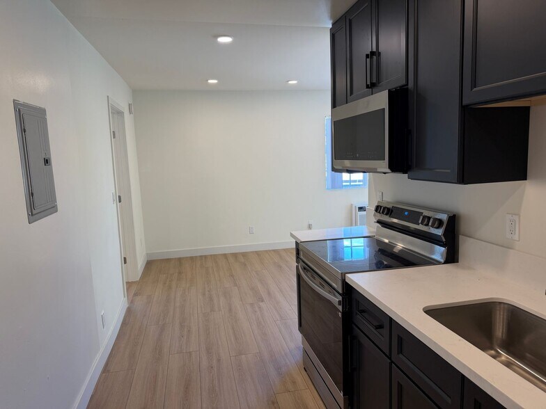 Building Photo - 1316 Venice Blvd.