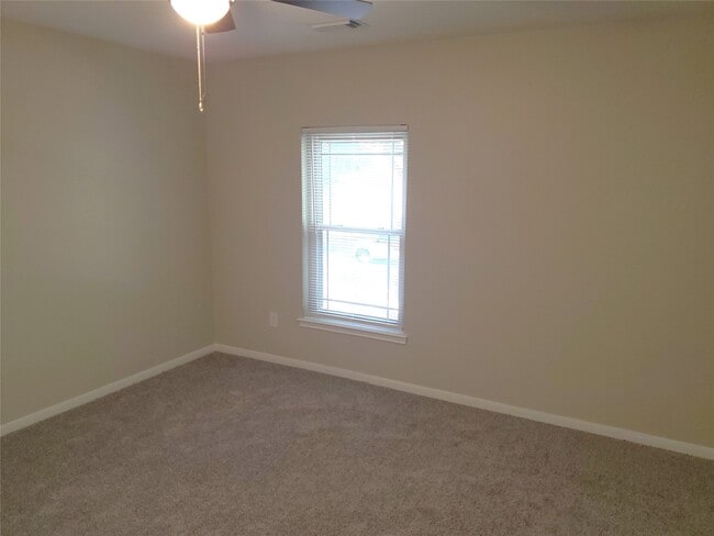 Building Photo - 2111 Aberdeen Dr