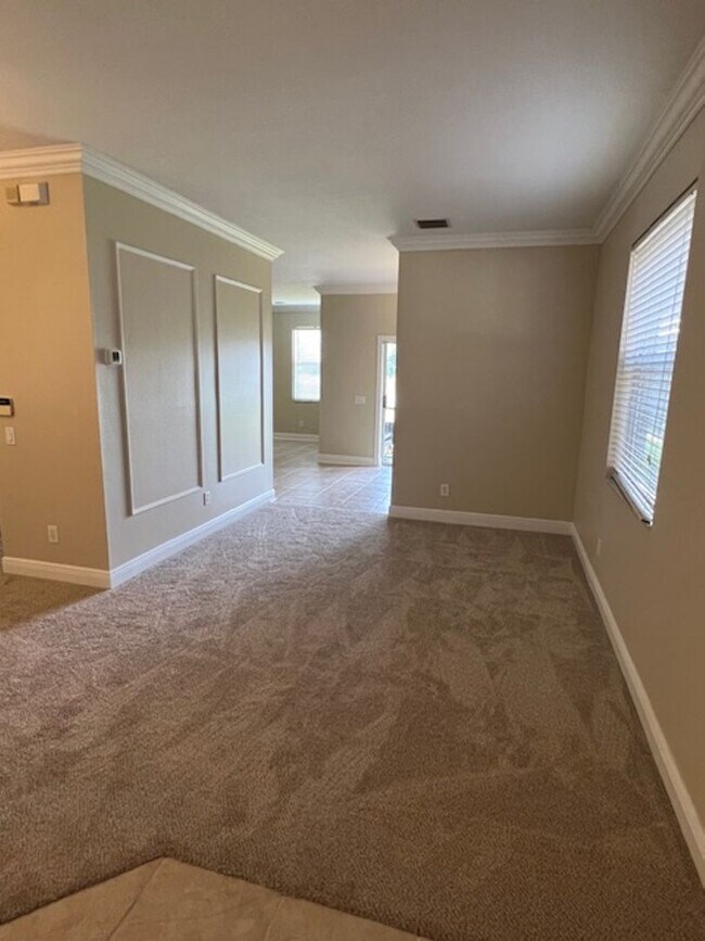 Building Photo - Country Chase