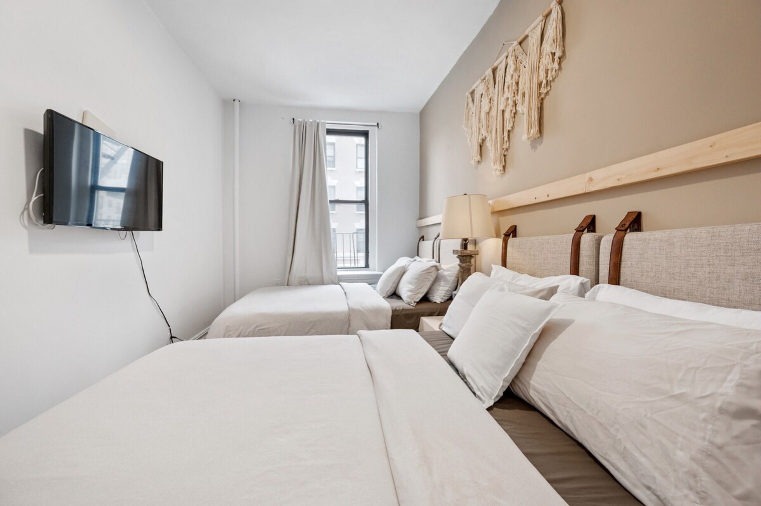 Building Photo - 400 W 47th St