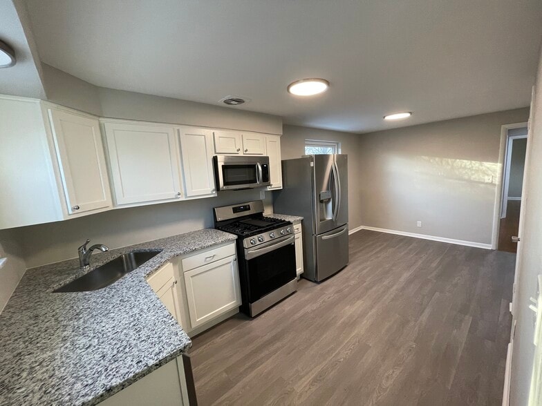 Building Photo - 7725 Bowen Ave