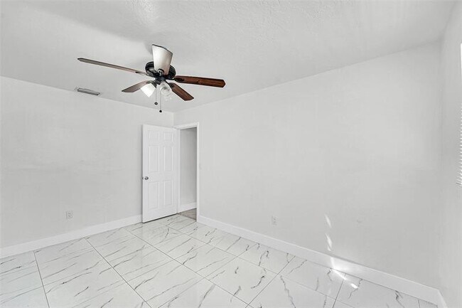 Building Photo - 7251 Grandview Blvd