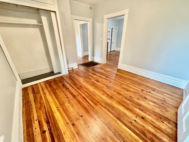 Building Photo - 3 Bedroom in Paris!