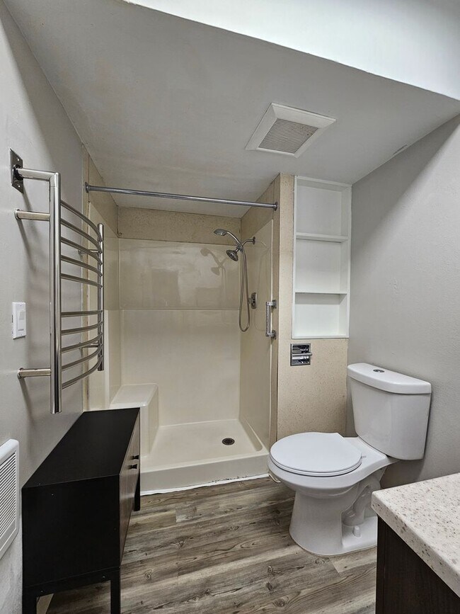 Building Photo - 836 Eldin Ave SE