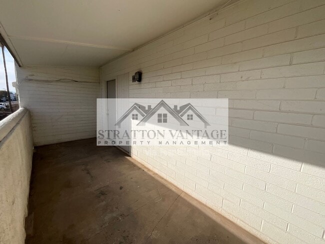 Building Photo - 810 E Colter St