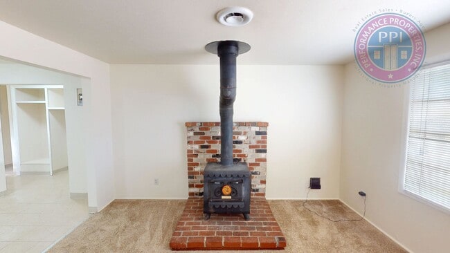 Building Photo - Charming Home in NE Parkrose , David Dougl...