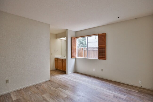 Building Photo - Spacious 3 Bedroom Home in La Mesa Woods