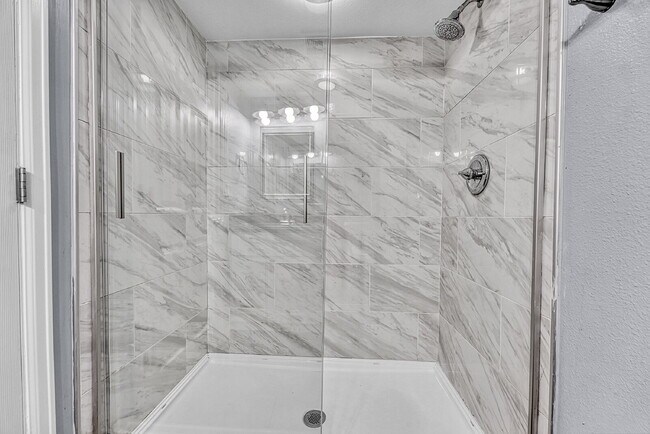 Building Photo - $1,250 1 bed, 1 bath Condo in Denver.