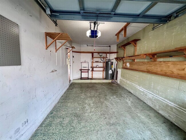 Building Photo - 2246 Discovery Cir W