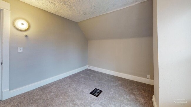 Building Photo - Stockyards Area - 2 Bedrooms - Single Fami...