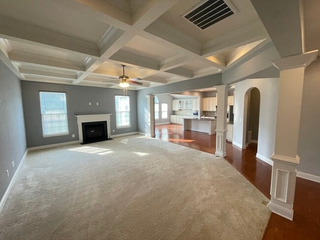 Building Photo - Crutcher Station home off Station Camp Blvd!