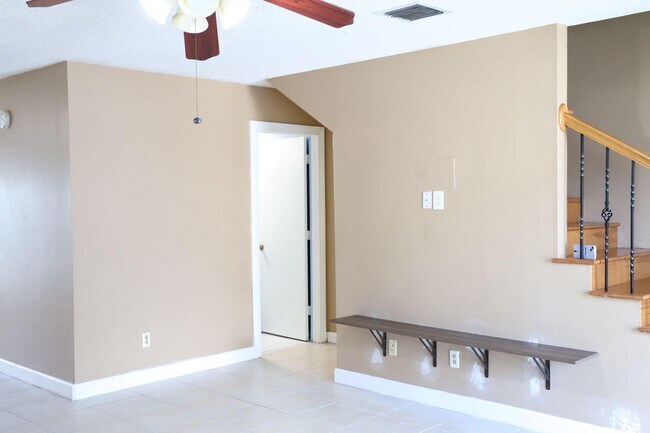 Building Photo - 2303 Seaside Dr