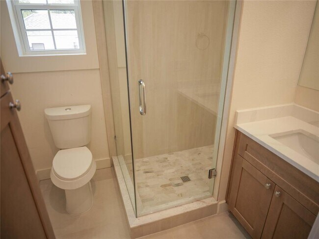 Building Photo - 803 Oakland Ave