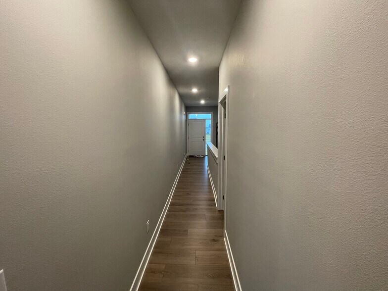 Building Photo - 610 NE 57th St