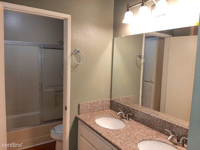 Building Photo - 9302 Twin Trails Dr