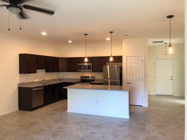 Building Photo - 24482 Zephyr Ct