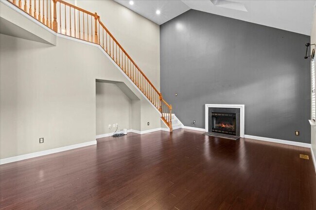Building Photo - 49 Equestrian Dr