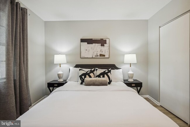 Building Photo - 2623 S Walter Reed Dr