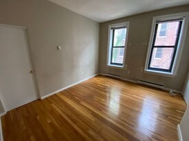 Building Photo - 30 Isabella St