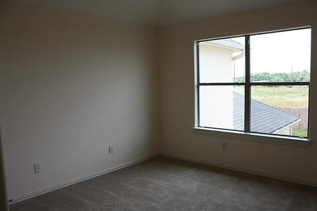 Building Photo - 2046 Palm Forest Ln