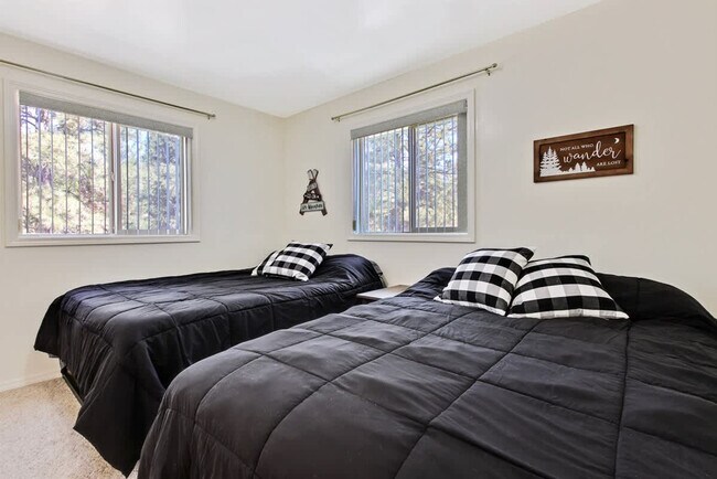 Building Photo - 1496 Pine Ridge Dr