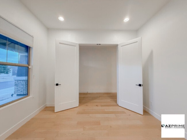 Building Photo - Luxury 4/2.5 Queen Creek House!