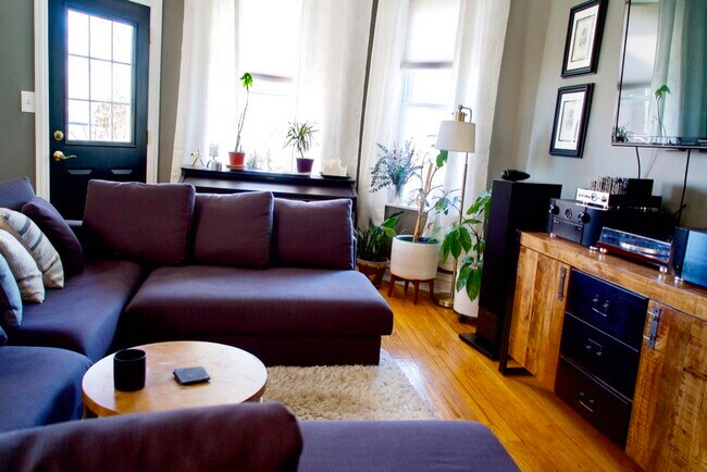 Building Photo - 1010 N Kedzie Ave