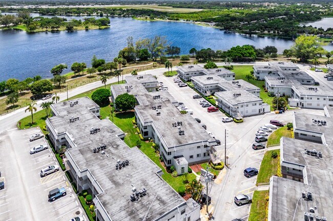 Building Photo - 3120 Lake Osborne Dr
