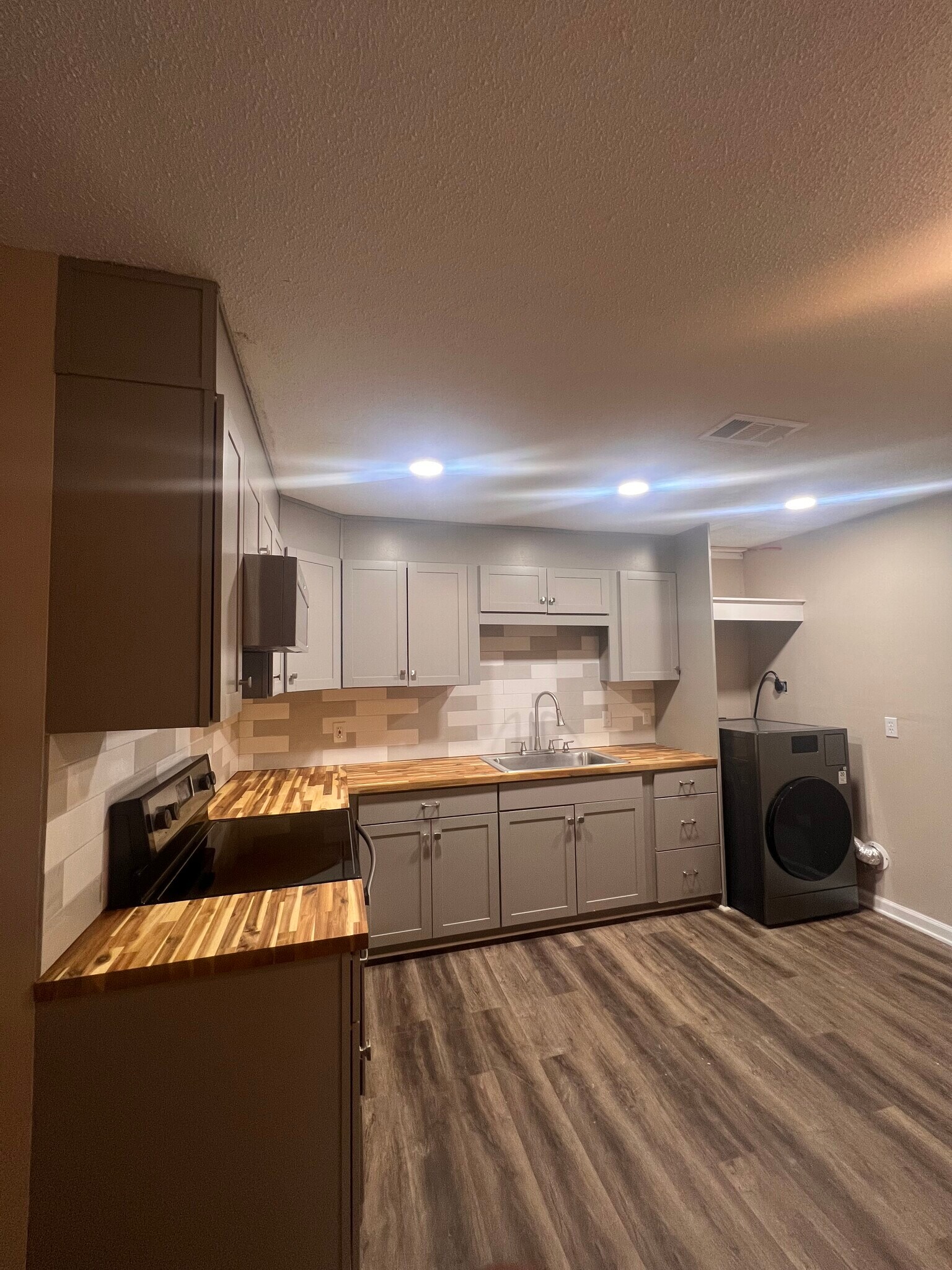 Kitchen - 715 Reynolds St