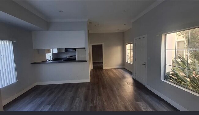 Building Photo - 4343 Ventura Canyon Ave