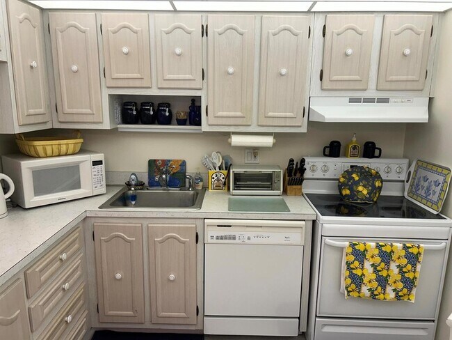 Building Photo - 1 Abbey Ln