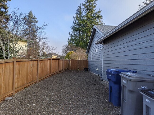 Building Photo - 4703 Cypress Dr