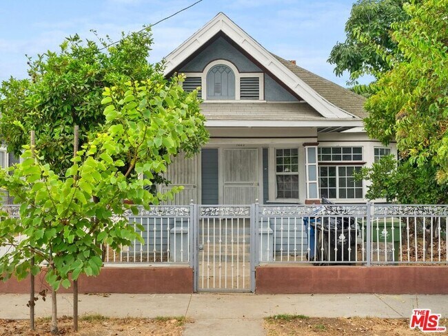 Primary Photo - 1220 W 25th St
