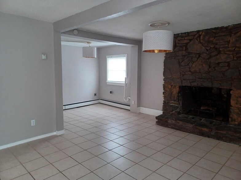 Building Photo - 39 Grove St