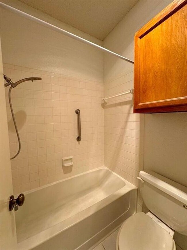 Building Photo - Charming 2/2 condo in Westcreek Landing!