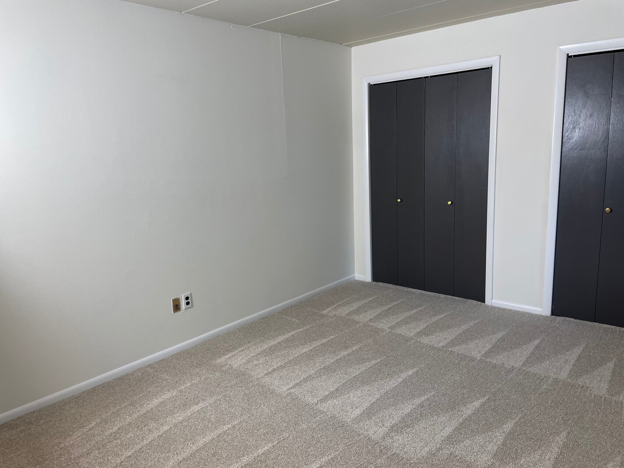 Building Photo - 300 WINDING Way