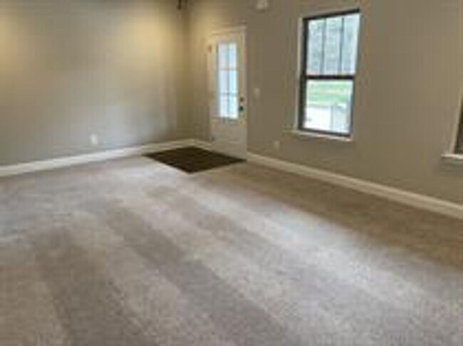 Building Photo - 247 Claremont Ct