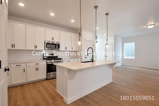 Building Photo - 4692 Camellia Ln