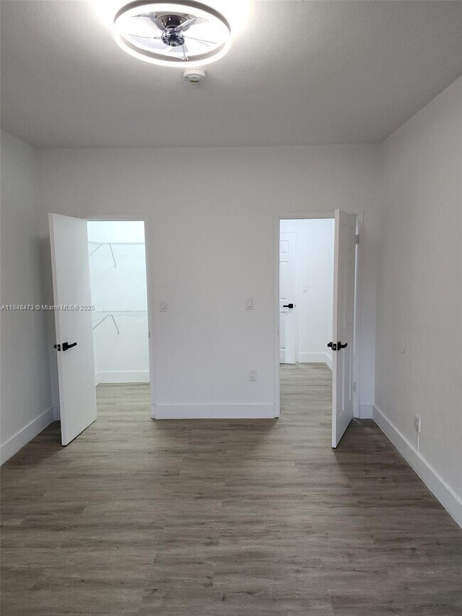 Building Photo - 2101 Normandy Dr