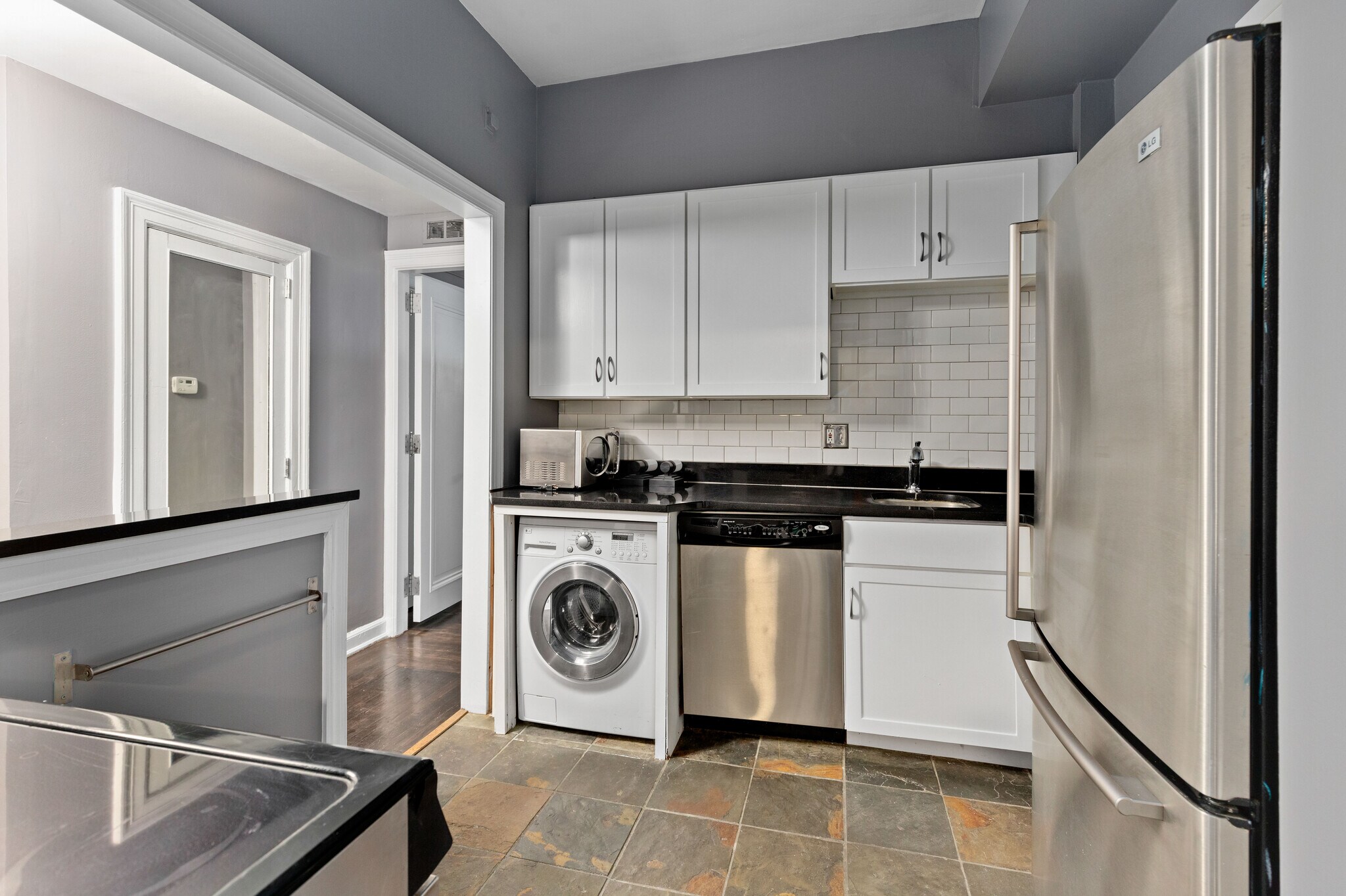 Building Photo - 2900 E Jefferson Ave