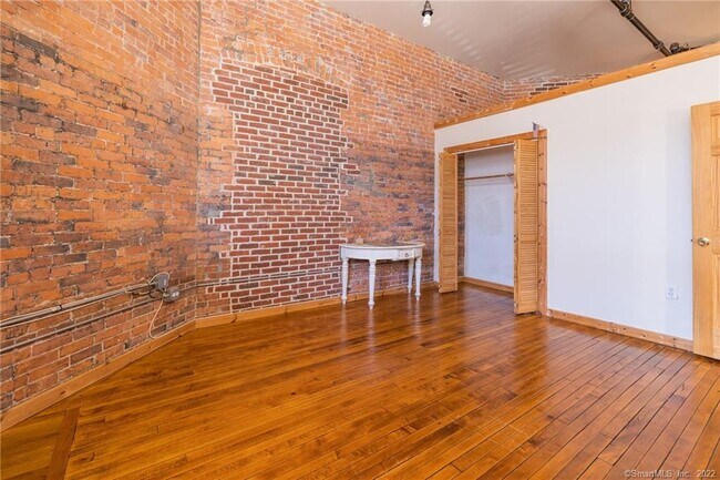 Building Photo - 325 Myrtle Ave