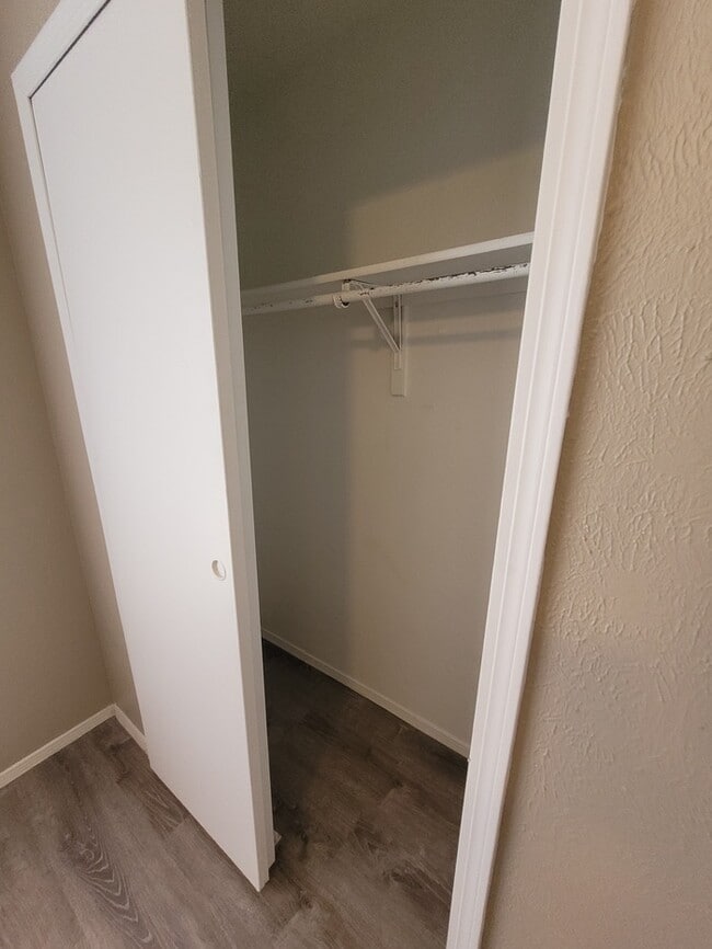 Building Photo - 2 bed 2 bath duplex unit