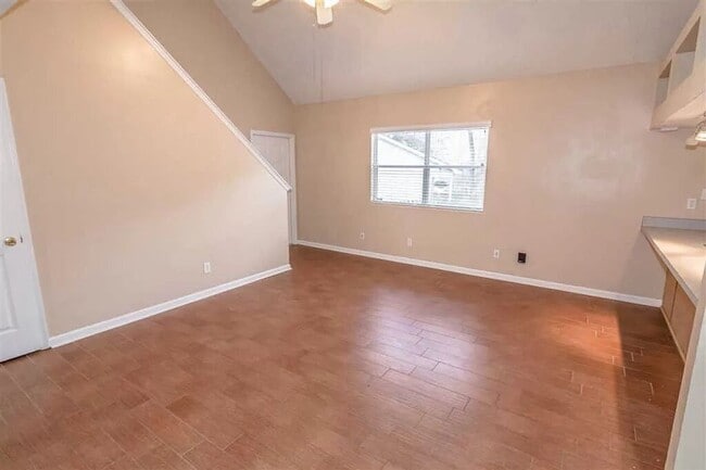 Building Photo - Charming 3/2 Home with Pet-Friendly Yard &...